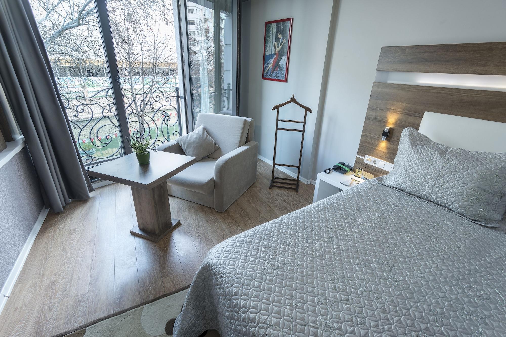 Отель Sennacity 3*